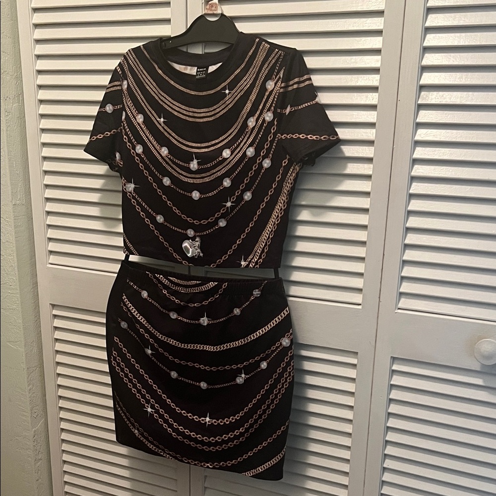 # 0647+ Women Black Chain Print W/ WHT Art Two-Piece Set - Picture 1 of 5